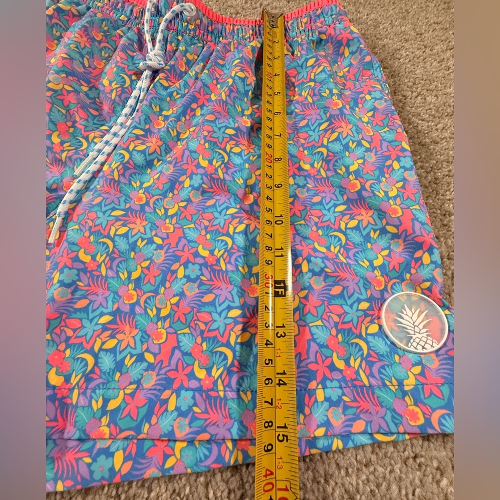 Chubbies "The Spades" 5.5 Blue Floral Mesh Lined Swim Trunks Mens Size M - Picture 12 of 13